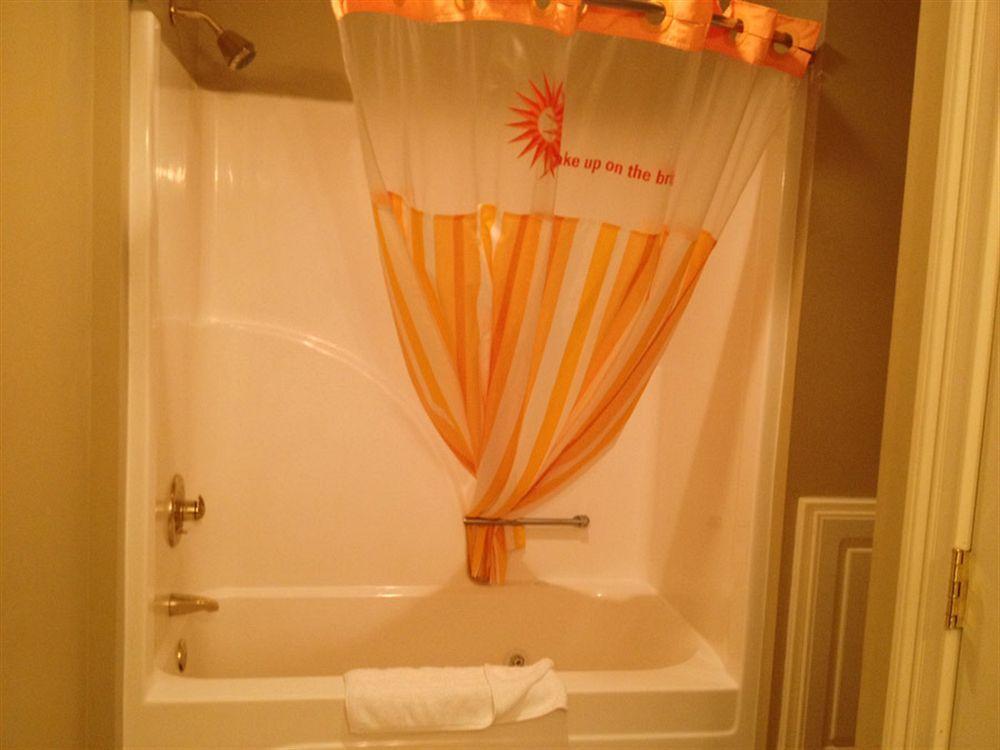 Barnwell Winton Inn & Suites المظهر الخارجي الصورة