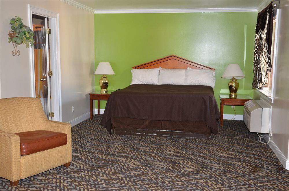 Barnwell Winton Inn & Suites المظهر الخارجي الصورة