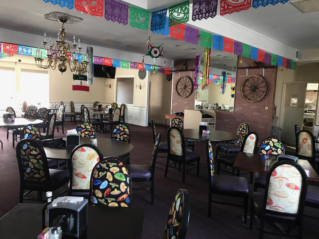 Barnwell Winton Inn & Suites المظهر الخارجي الصورة