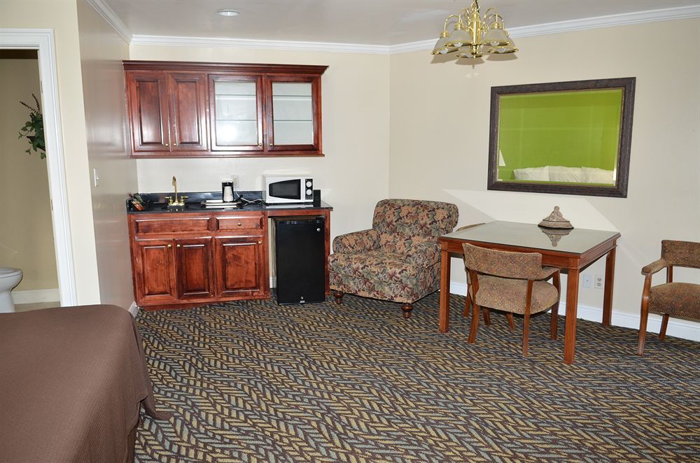 Barnwell Winton Inn & Suites المظهر الخارجي الصورة