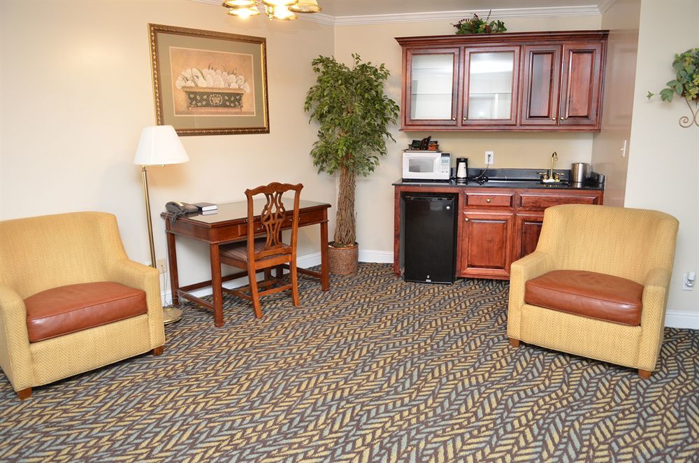 Barnwell Winton Inn & Suites المظهر الخارجي الصورة