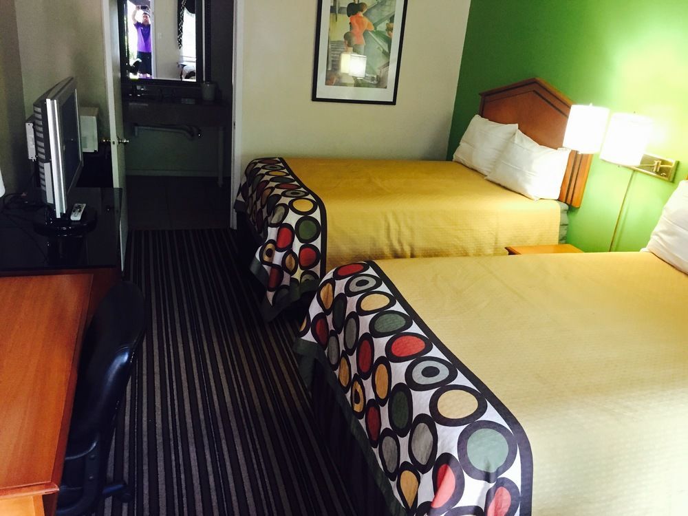 Barnwell Winton Inn & Suites المظهر الخارجي الصورة