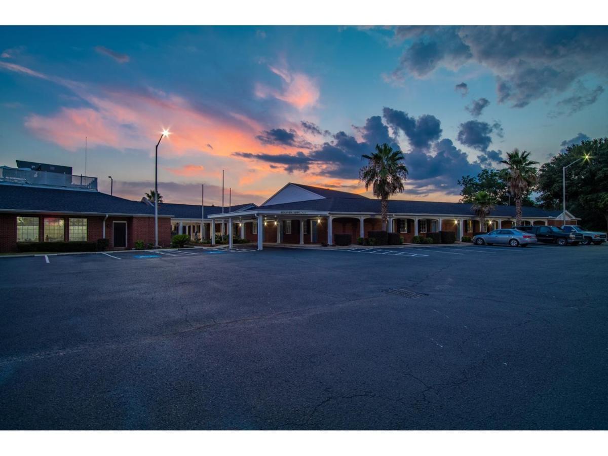 Barnwell Winton Inn & Suites المظهر الخارجي الصورة