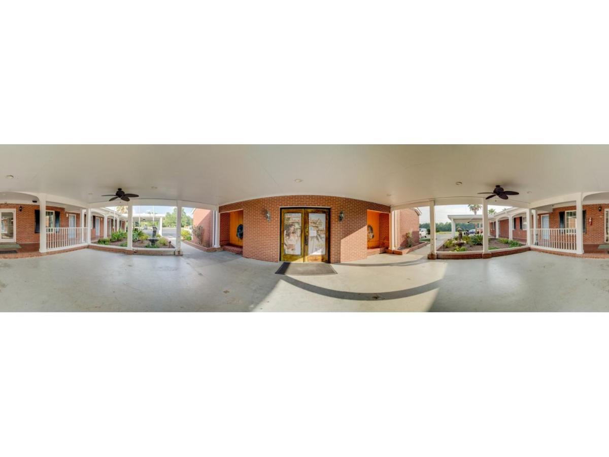 Barnwell Winton Inn & Suites المظهر الخارجي الصورة