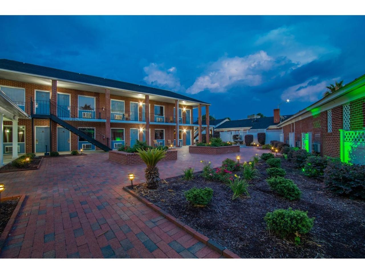 Barnwell Winton Inn & Suites المظهر الخارجي الصورة