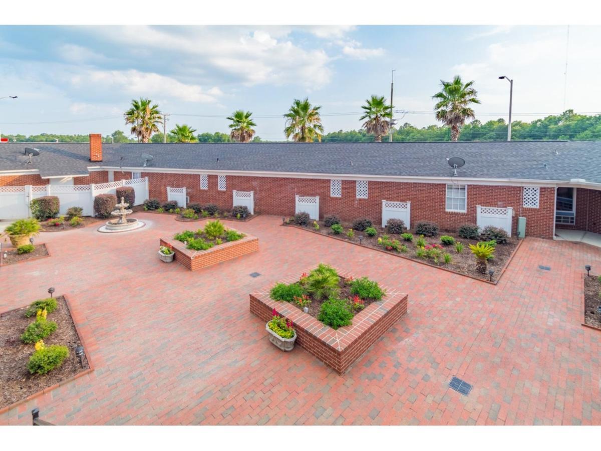 Barnwell Winton Inn & Suites المظهر الخارجي الصورة
